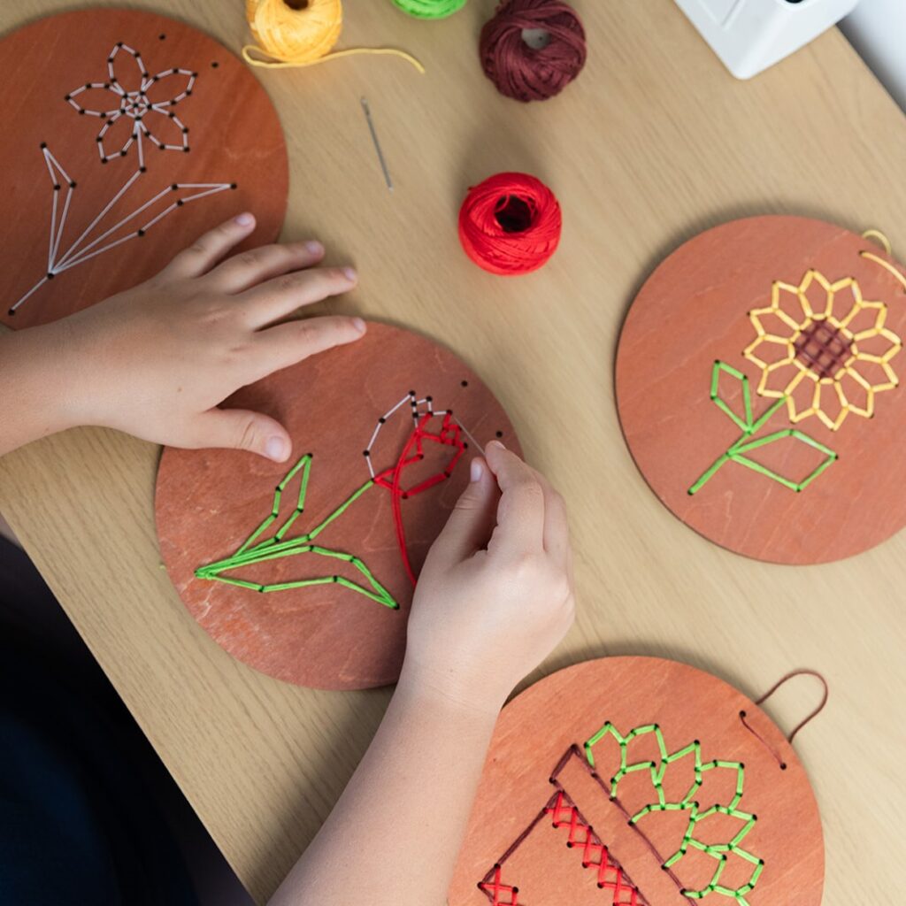 רקמה על עץ צמחים – תמונה 2