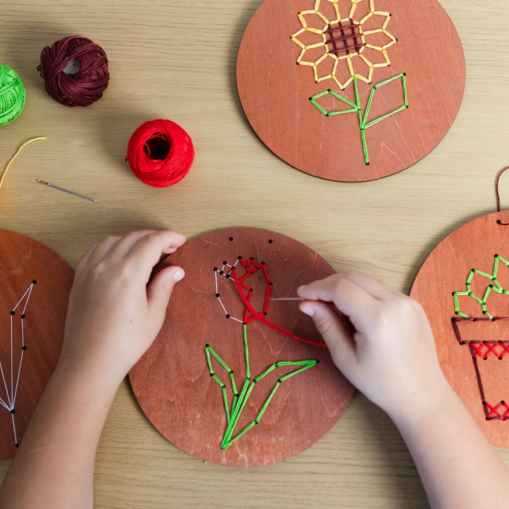 רקמה על עץ צמחים – תמונה 5